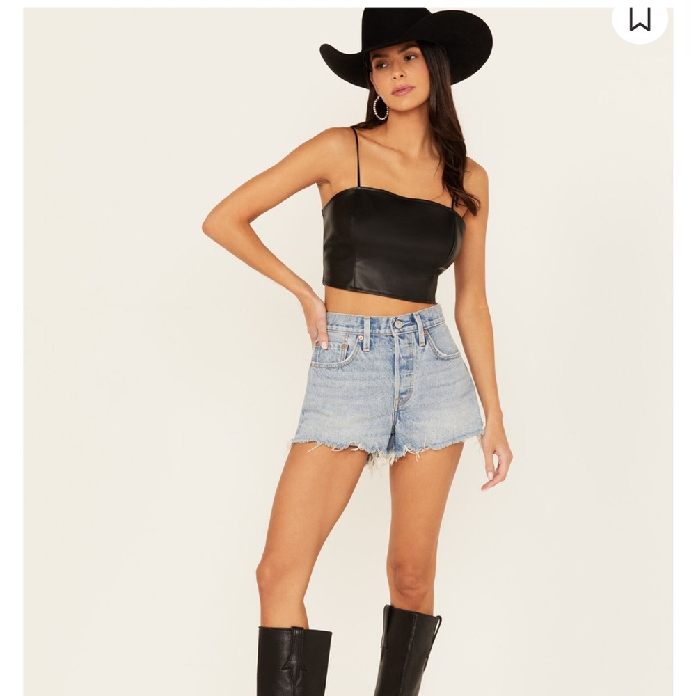 Brand new size 28 Levi’s cut off shorts from BootBarn